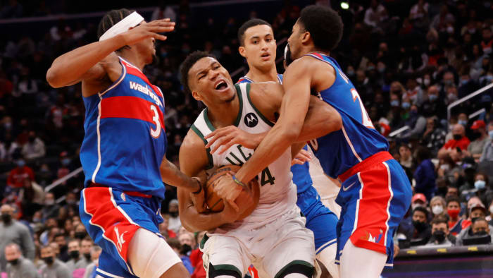 Giannis fights off the Wizards